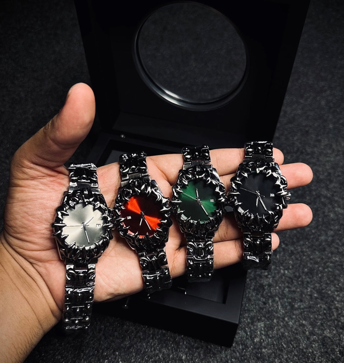gothic/ venom watch - 60%off / daezy home
