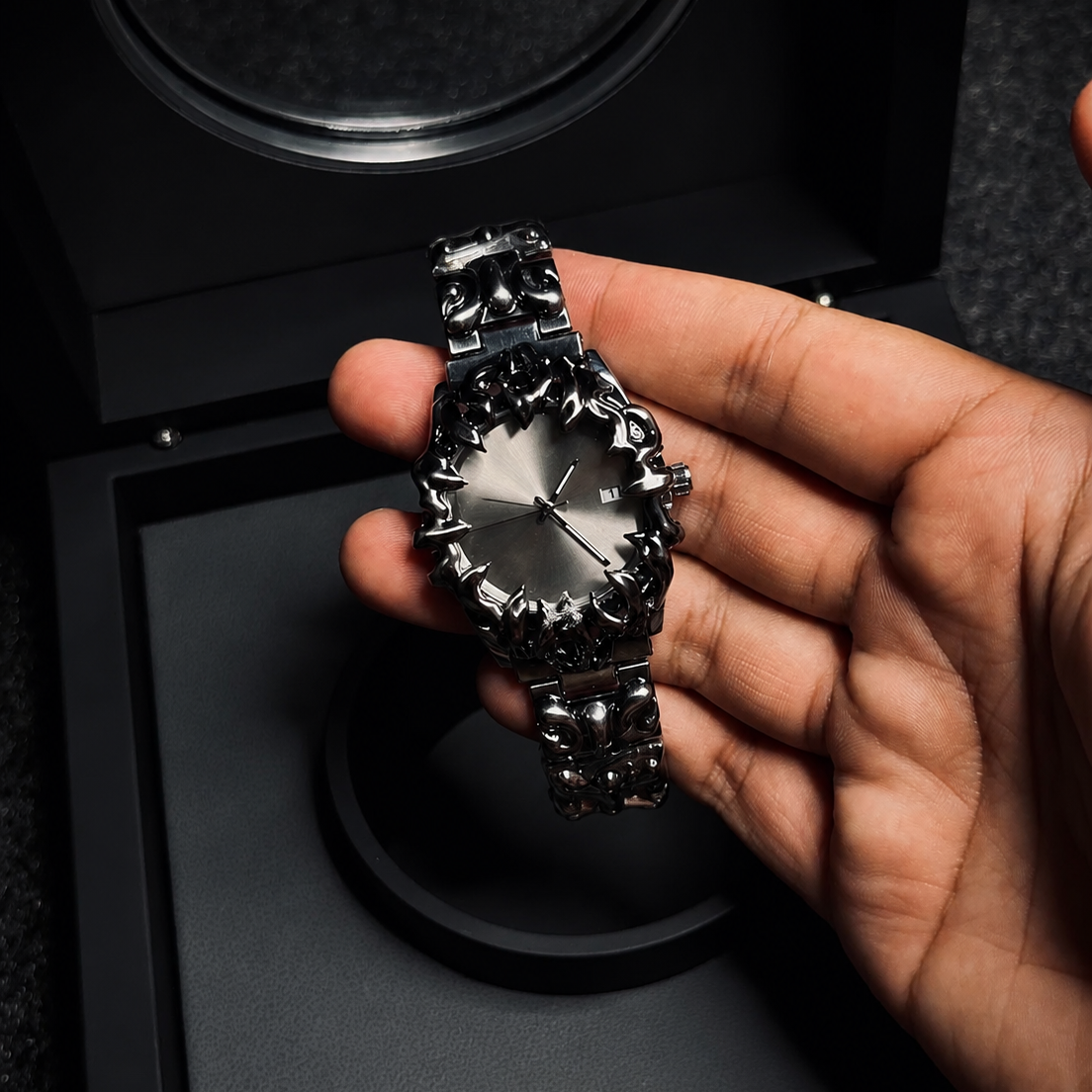 gothic/ venom watch - 60%off / daezy home