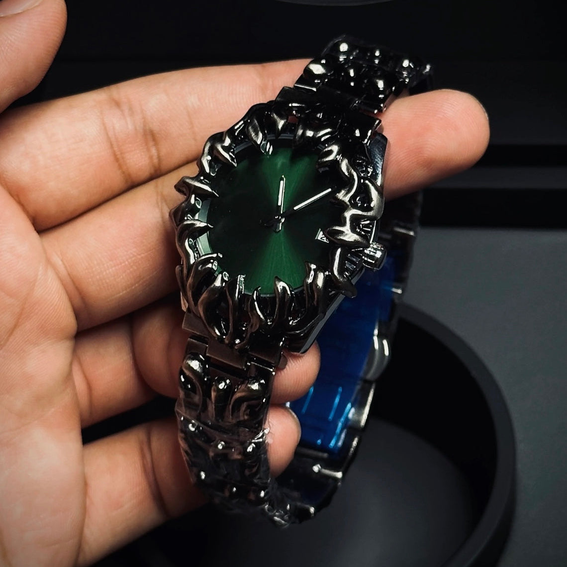 gothic/ venom watch - 60%off / daezy home